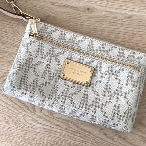 Michael Kors jet set wristlet